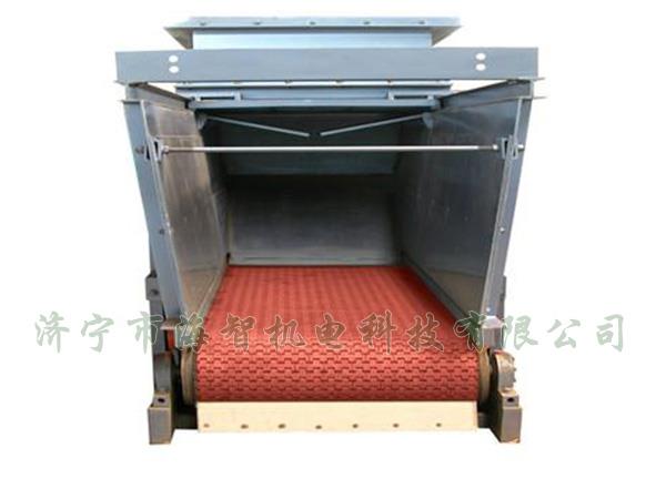 防腐蝕帶式（甲帶）給料機(jī)采用了防打滑膠帶，防止在物料輸送過程中造成撒料后果
